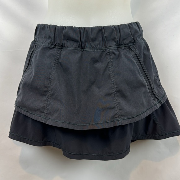 Lululemon In a Flash Multi-Layer Black Gray Laser Cut Ruffle Skirt Skort Size 4 - Picture 3 of 10
